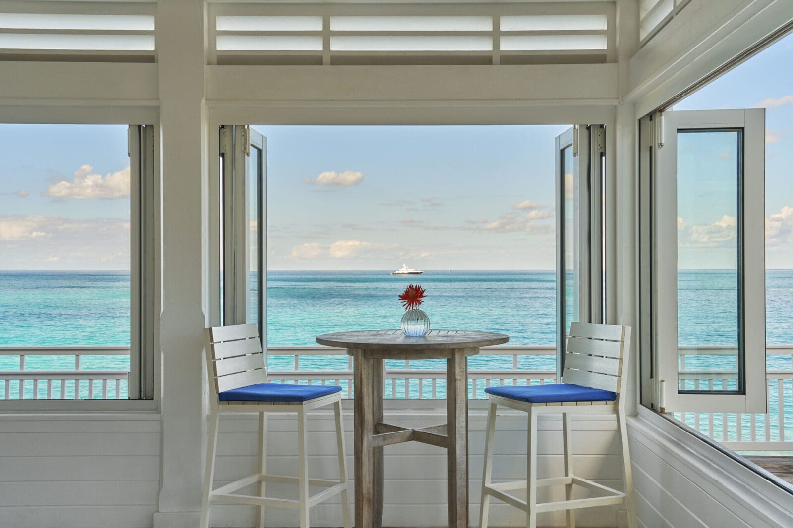 The bar at DUNE by Jean-Georges: a front-row seat to the Atlantic.