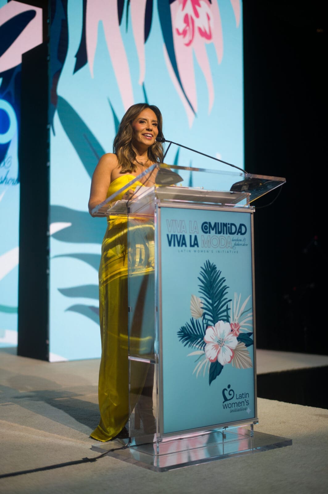 Emcee Daniella Guzman at the Latin Women's Initiative 'Viva la Moda' event (Photo by Daniel Ortiz)