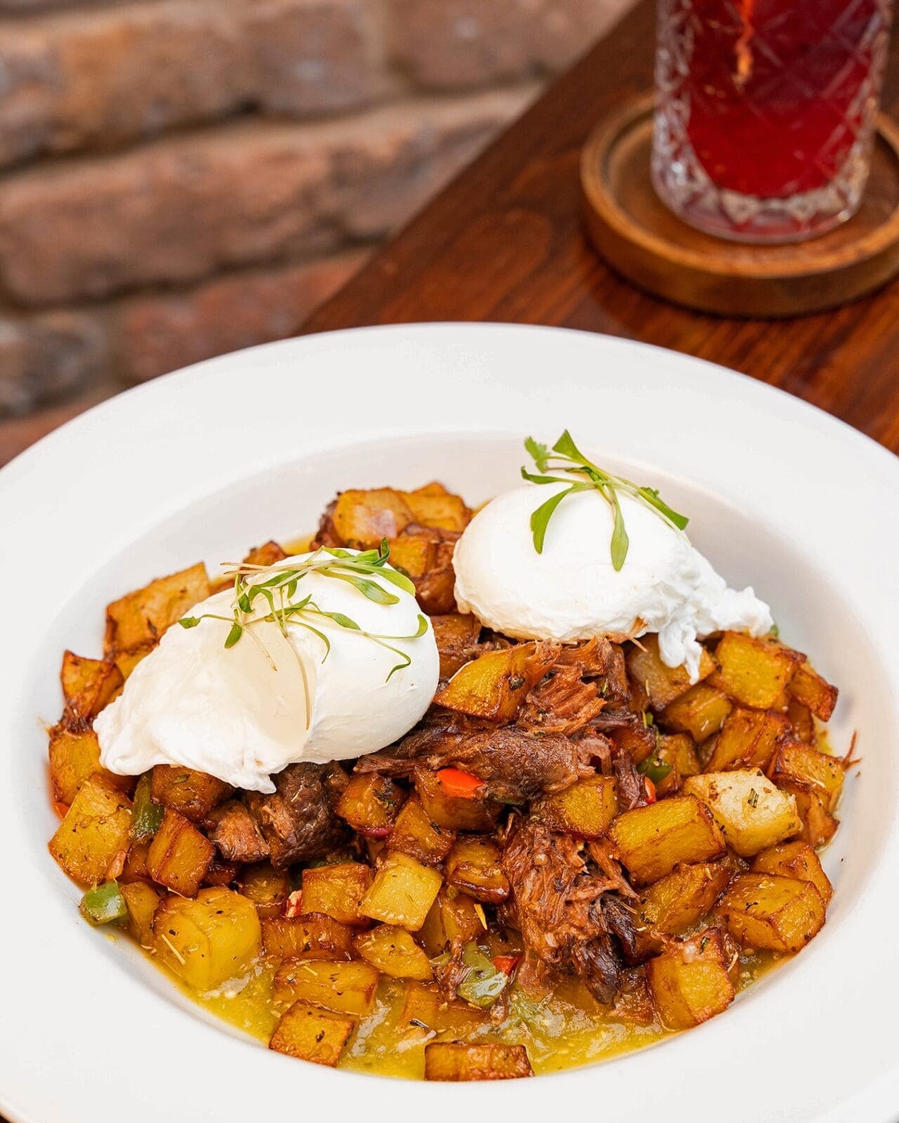 The Hearsay Short Rib Hash combines tender shredded beef, crispy potatoes, bell peppers and onions, all topped with perfectly cooked eggs. (Photo courtesy Hearsay)