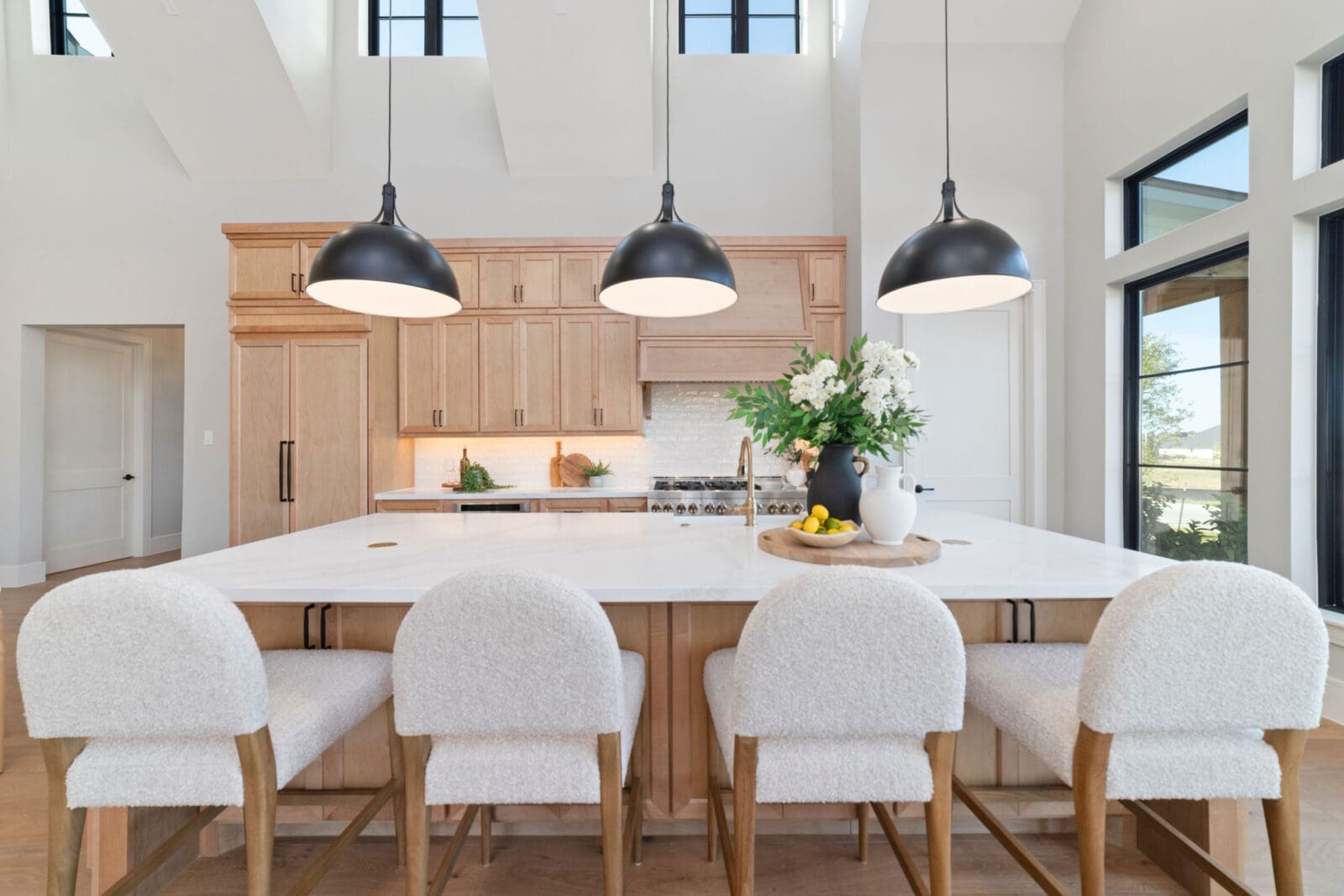 Known for its luxury custom homes across Houston, William David Homes is bringing its signature approach to Chambers Creek through its Select Homes program — a semi-custom offering designed to deliver a more efficient path into high-end living without compromising quality.