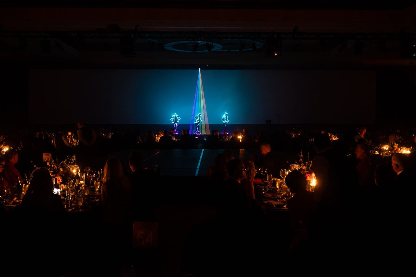 Laser show entertainment at the 2026 Côtes du Coeur. (Photo by See Pink, Inc)