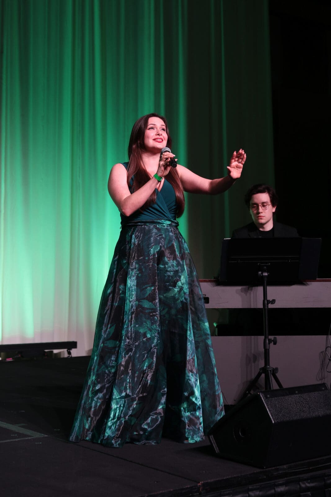Beloved TV Star Shows Her Courage In Standing Up Against Terror — Holocaust Museum Houston Honors Patricia Heaton