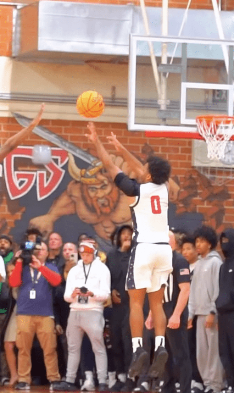 Tyus Thomas is a deep 3-point shooter, the best shooter in a basketball family. (@tyusth0mas_)