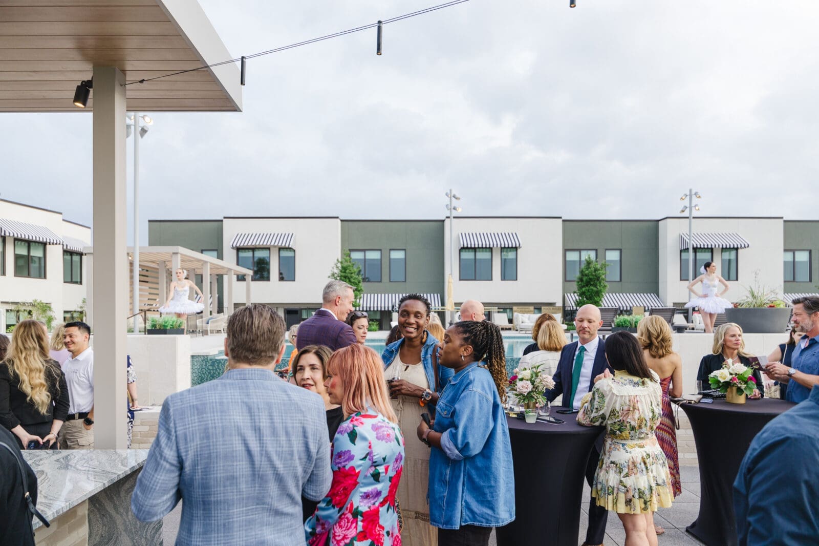 The pool deck at 1 Riva Row was the center of the party, with views of The Woodlands Waterway. (Photo by Johnny Than)