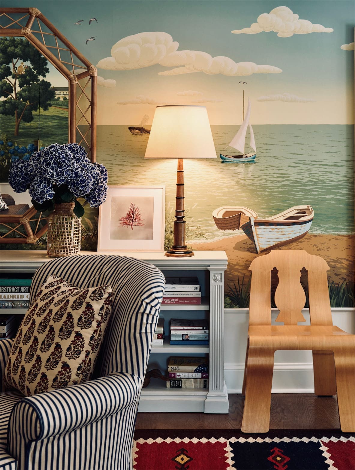 Custom de Gournay wallcovering in the parlor room (Photo by Glen Allsop)