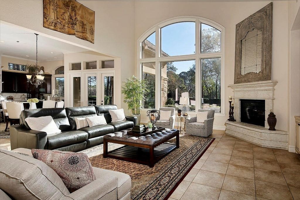 Walls of windows keep things bright and airy, with stunning views of the Palmer course nearby.