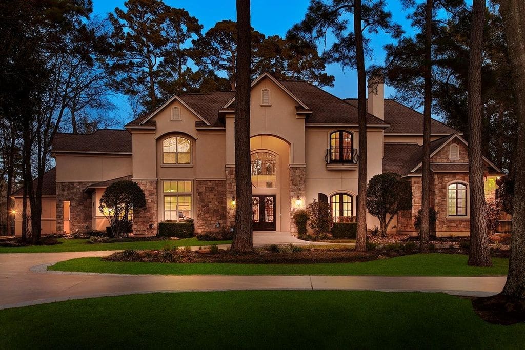 32 Palmer Woods is on the Palmer Course, but is just off Cochran's Crossing for an easy commute. 