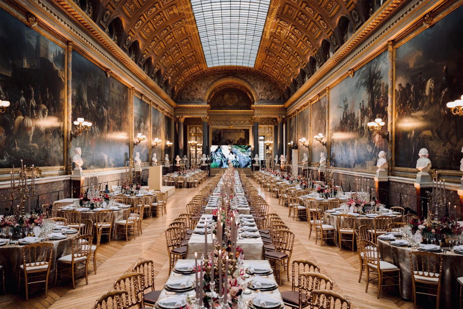 The American Friends of Versailles dinner sitting in Galerie des Batailles (Photo by Catalin Vutcariov)