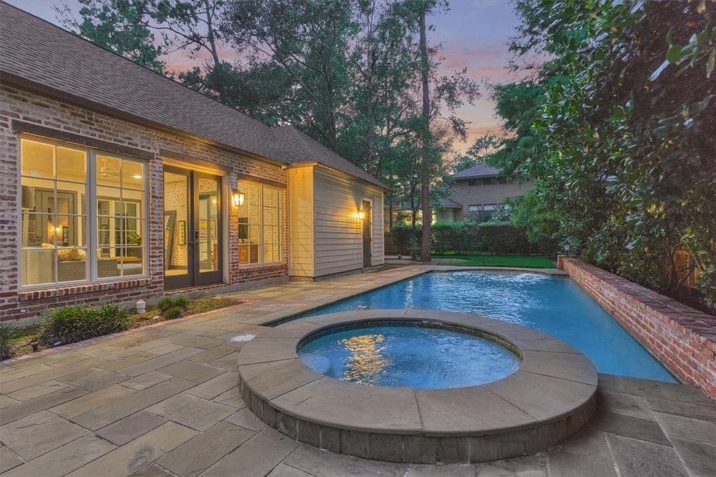 Autumn Crest pool and spa
