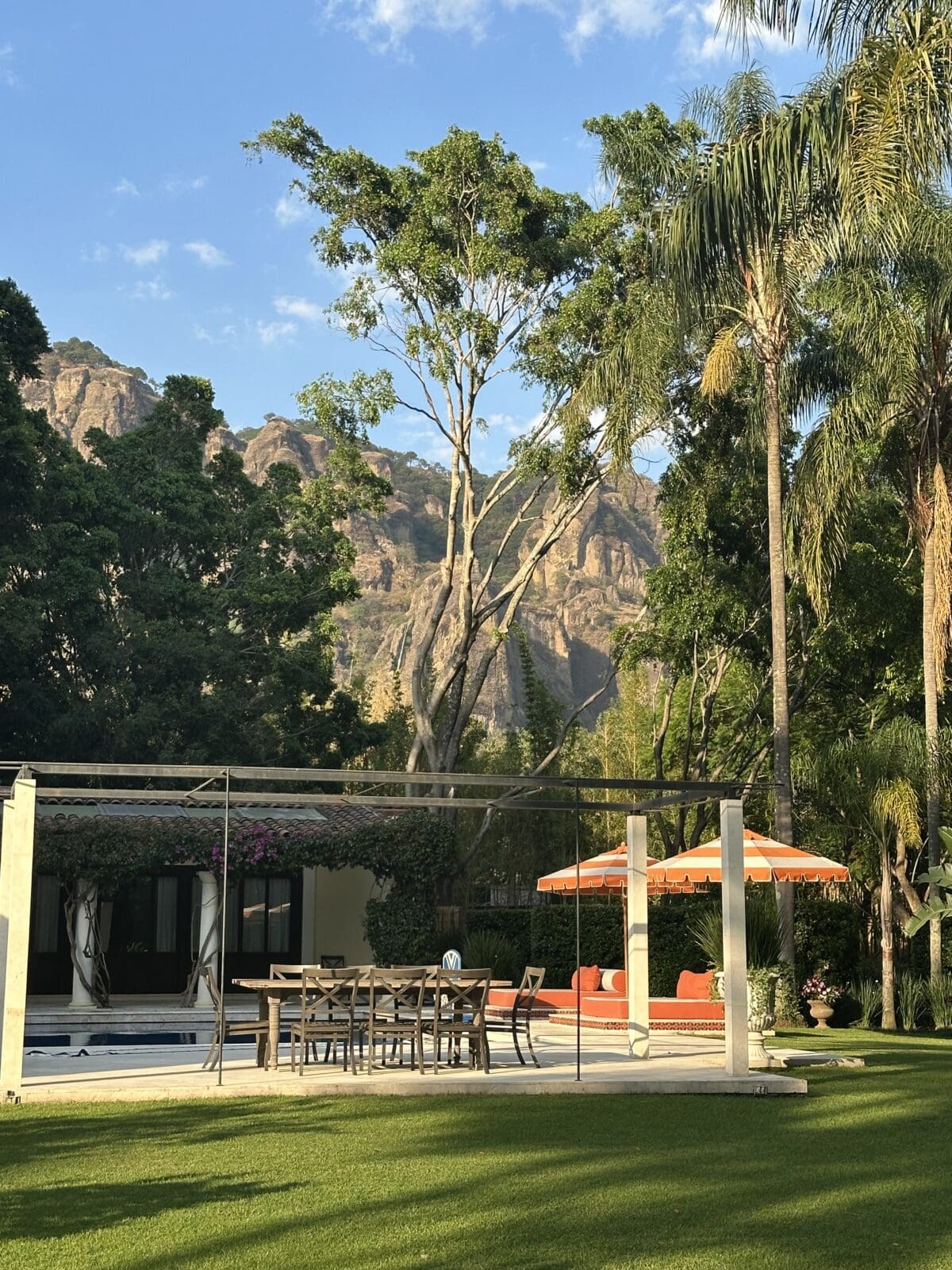 The Tepozteco mountains provide an imposing backdrop to the Feronia pool house and outdoor dining area (Photo by Shelby Hodge)