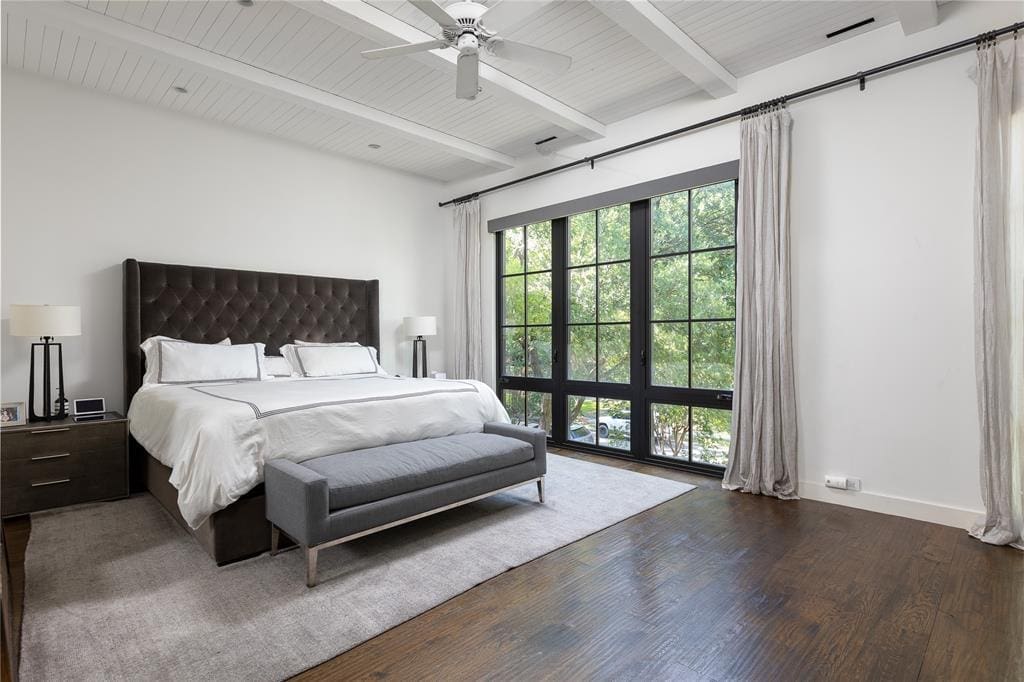 Each bedroom offers a luxurious en-suite bathroom. (Photo by Compass RE Texas, LLC)