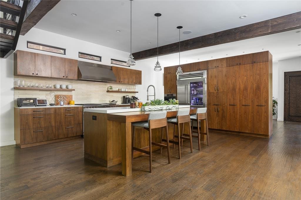 Striking millworker in the kitchen (Photo by Compass RE Texas, LLC)