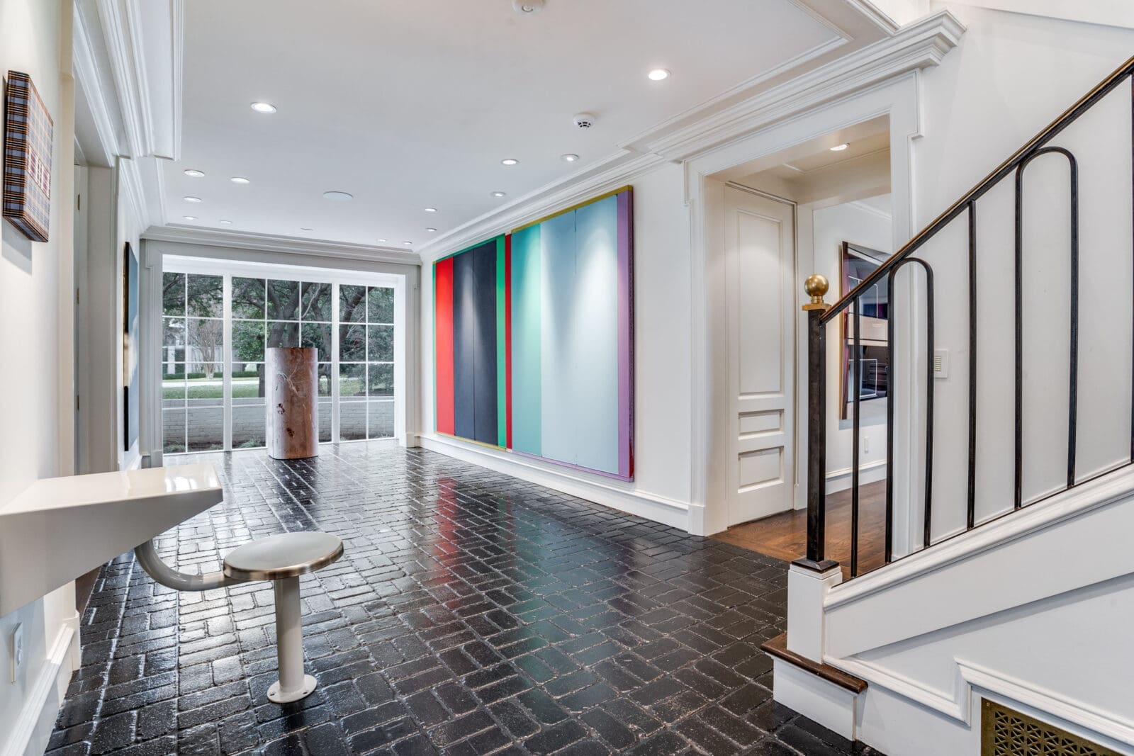 Upon entering the house, one quickly recognizes it as a perfect canvas for either a seasoned or aspiring art collector, with abundant wall space to showcase a collection. (Photo by Allie Beth Allman & Associates)