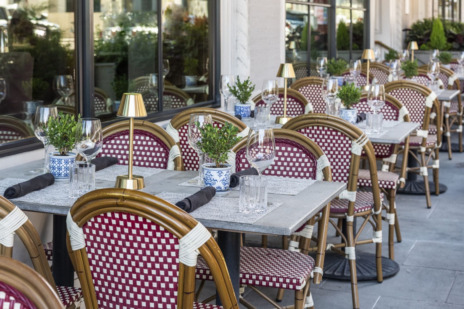 Sidewalk dining at The Lancaster Hotel's Cultivated F+B restaurant adds a Parisian note to the experience. (Photo by Teresa Rafidi)