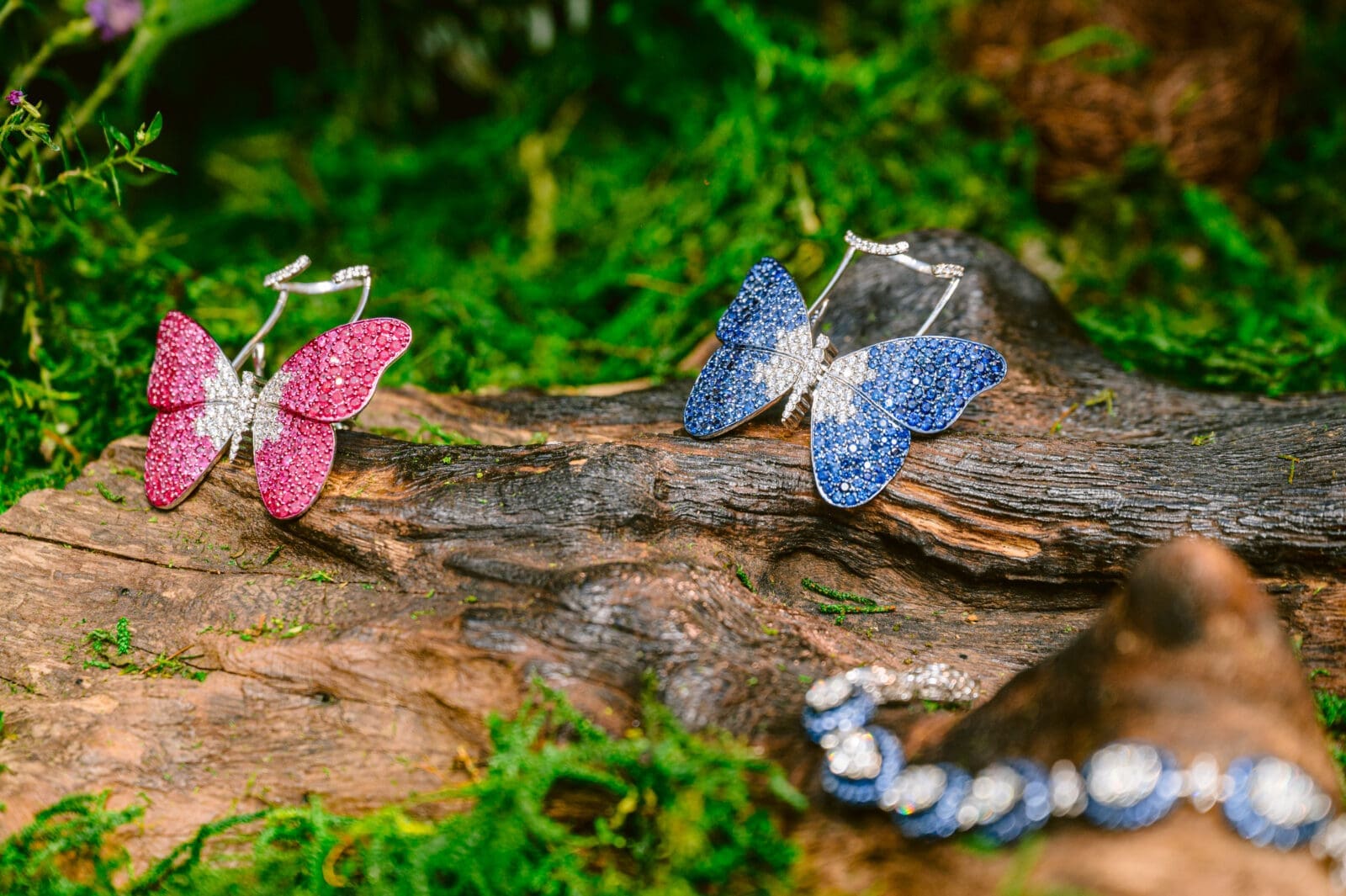 SĀMAÁ Diamonds Le Papillon collection features butterfly rings with rings that actually flutter. (Photo by Si Vo Photography)
