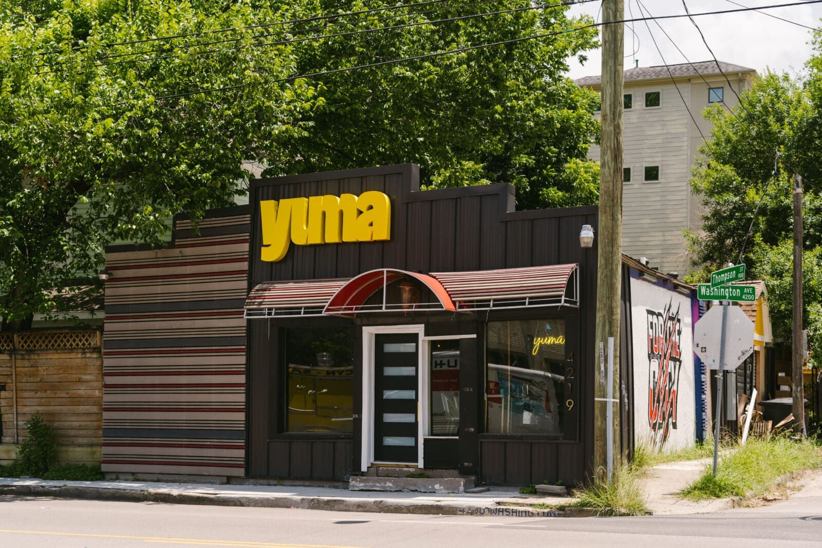 The exterior of Yuma's Washington Avenue outpost. (Photo by Rebekah Flores)